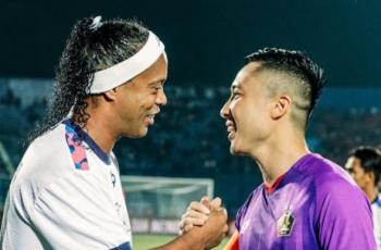 Rahasia Gaji Ronaldinho di Barca Legends Dibongkar Eks Rekan Patrick Kluivert